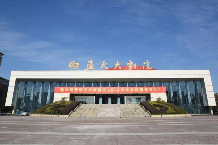 一边亲上面一边舔的相关介绍