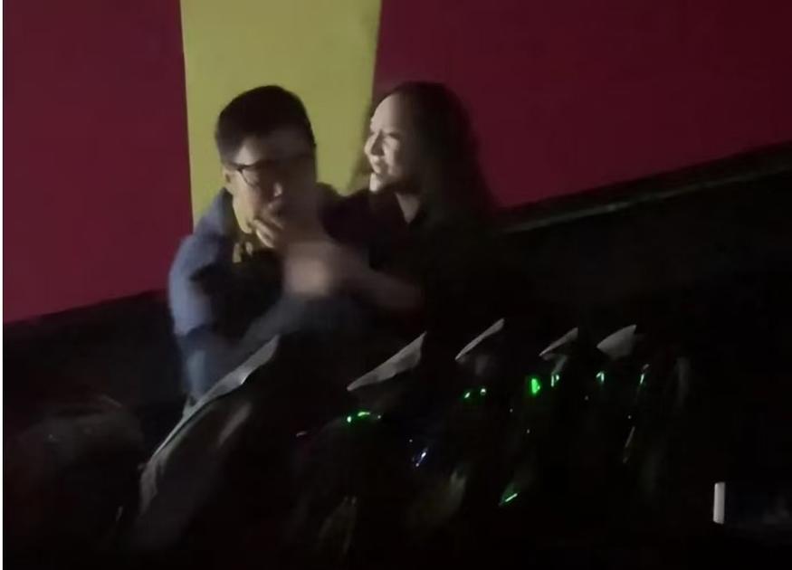少妇人妻啪啪的相关介绍