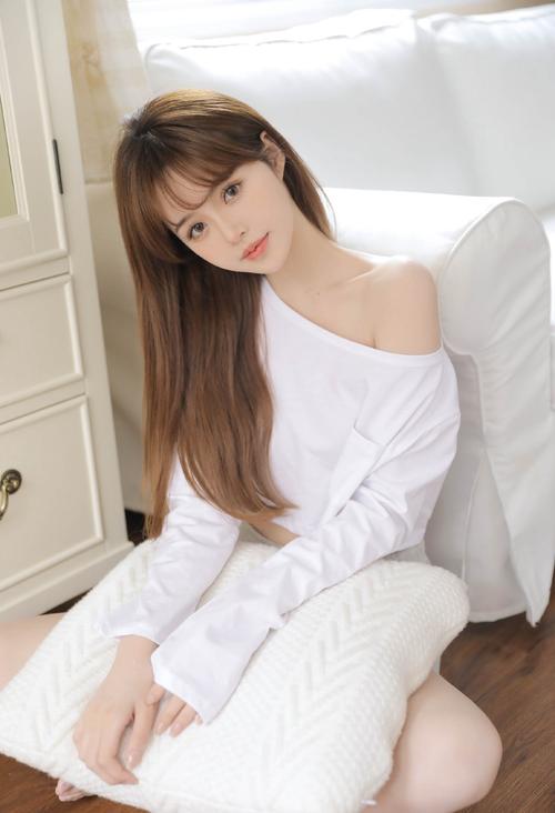 操哭妹子的相关介绍