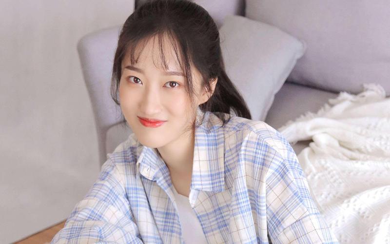 美女老师操男同学的相关介绍