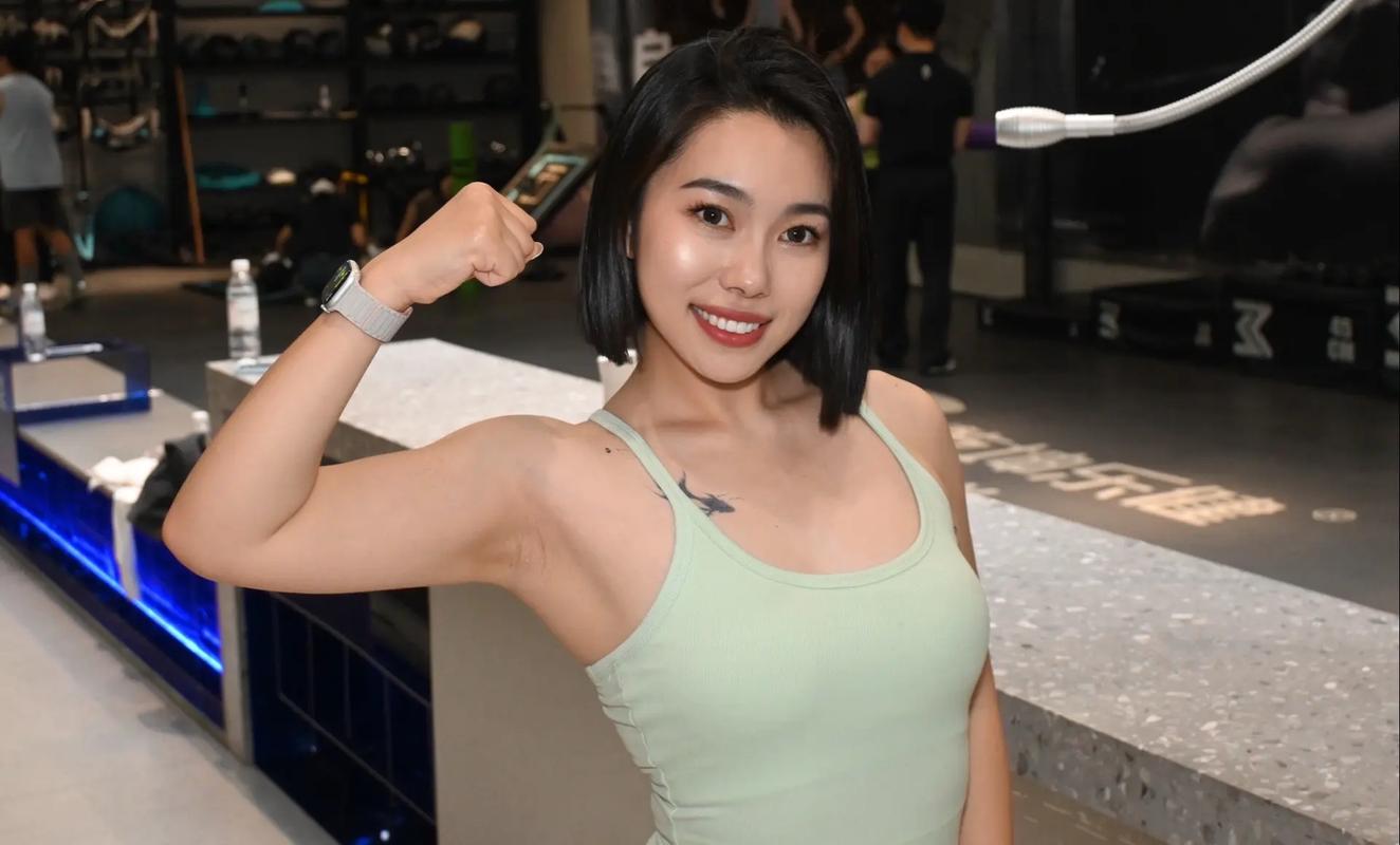 美女老师亲热的相关介绍