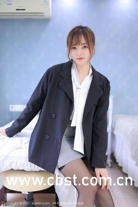 一边亲一边摸一边脱一边添的相关介绍