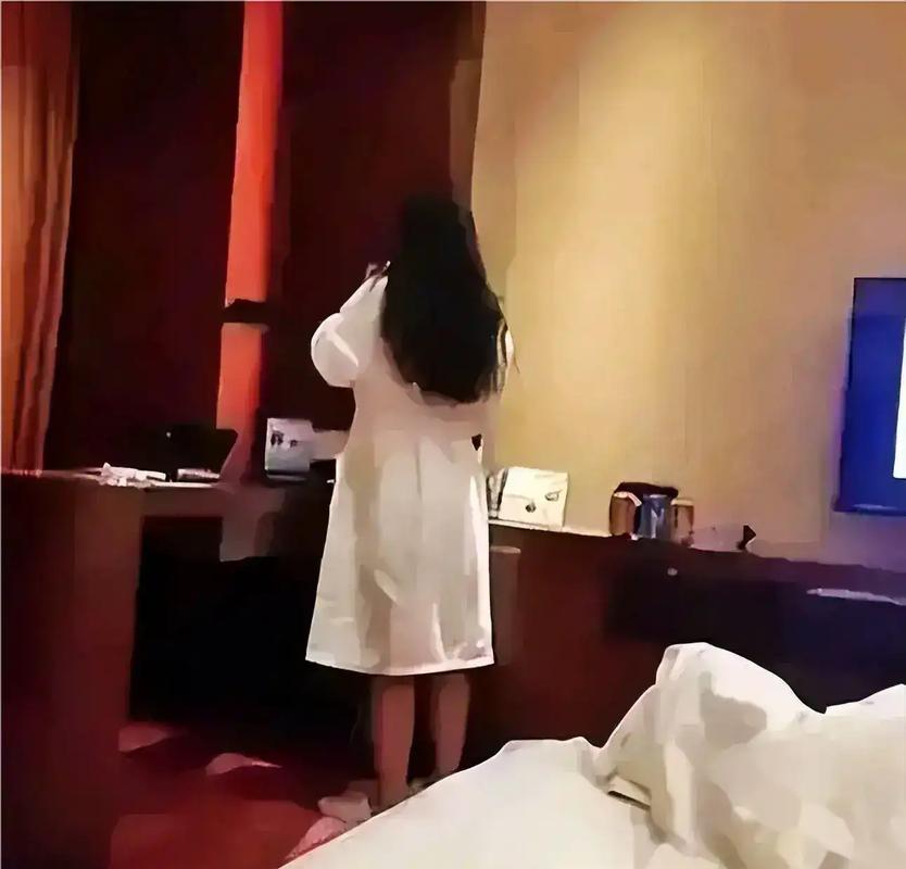 男人爆操女人舔乳av的相关介绍