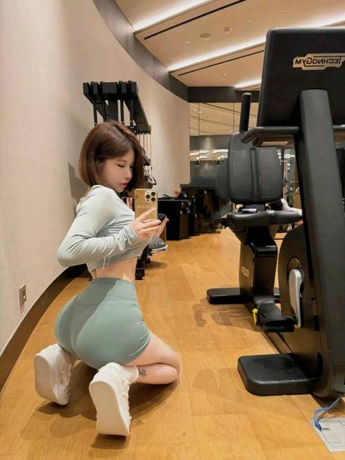 操美女老师大奶子的相关介绍