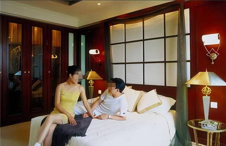 亚洲熟女少妇偷拍一区的相关介绍