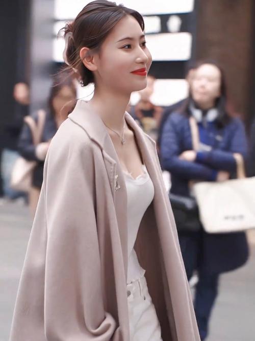 美女操你妈的相关介绍