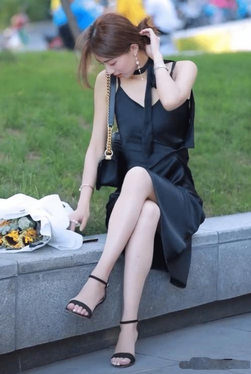 人妻少妇粉色av的相关介绍