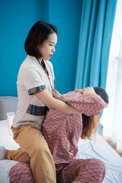 美女老师被我操哭的相关介绍