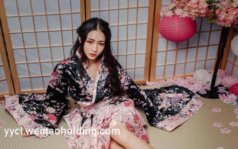 李宁超轻女18的相关介绍