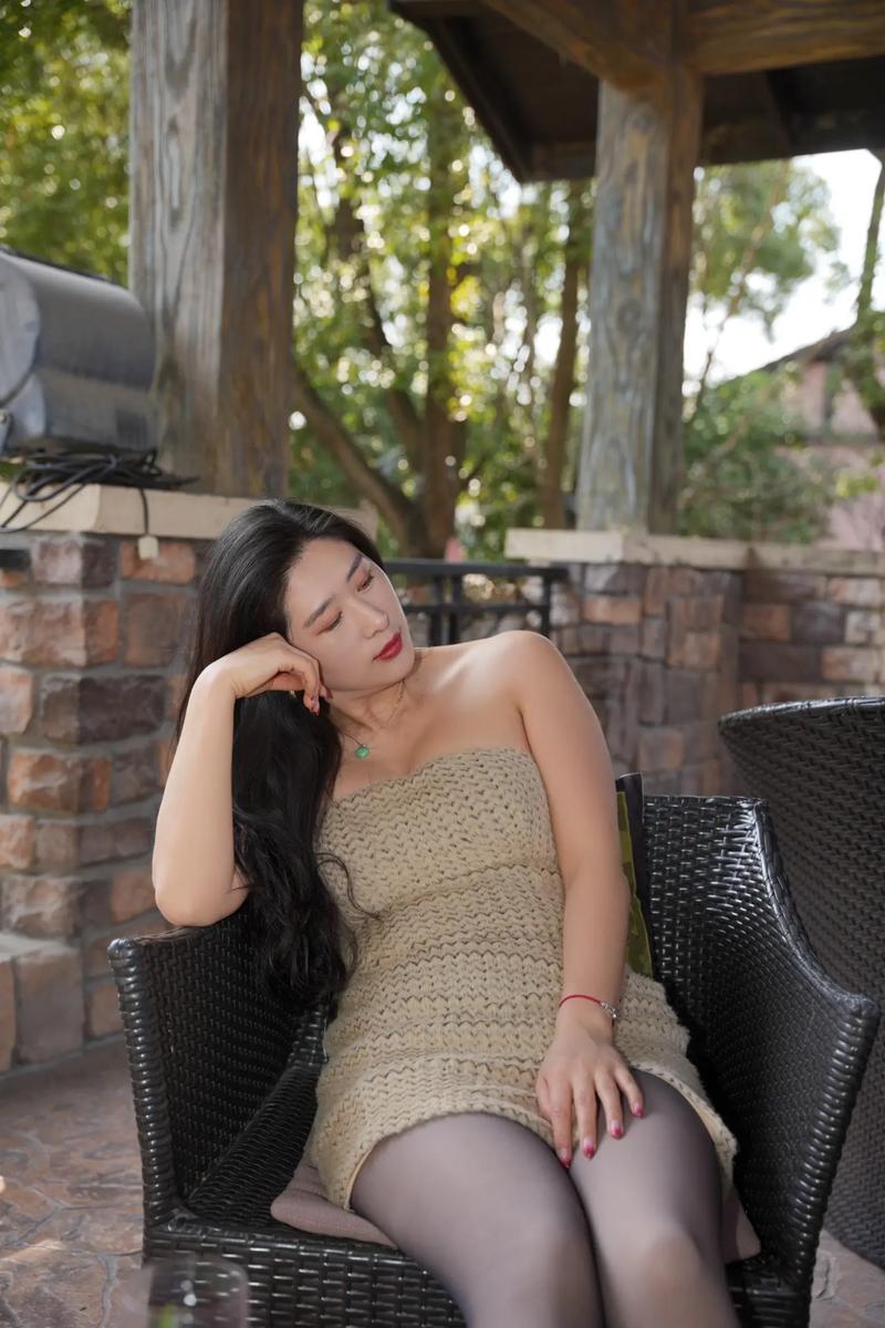 操哭女老师视频的相关介绍
