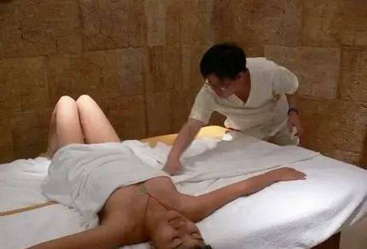 和少妇激情av的相关介绍