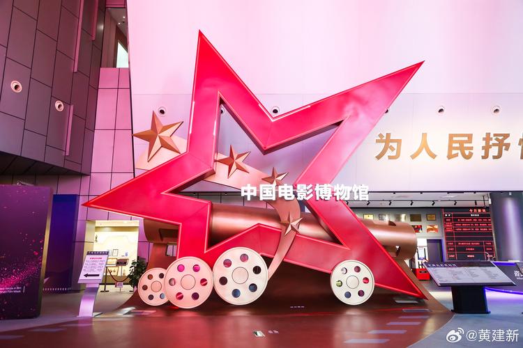 超短裙少妇丰满秘书av的相关介绍