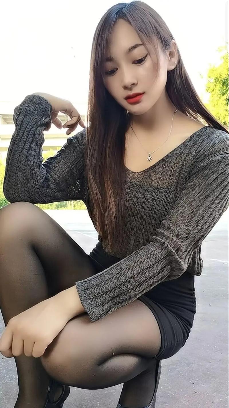 一边亲一边摸一边爽的相关介绍